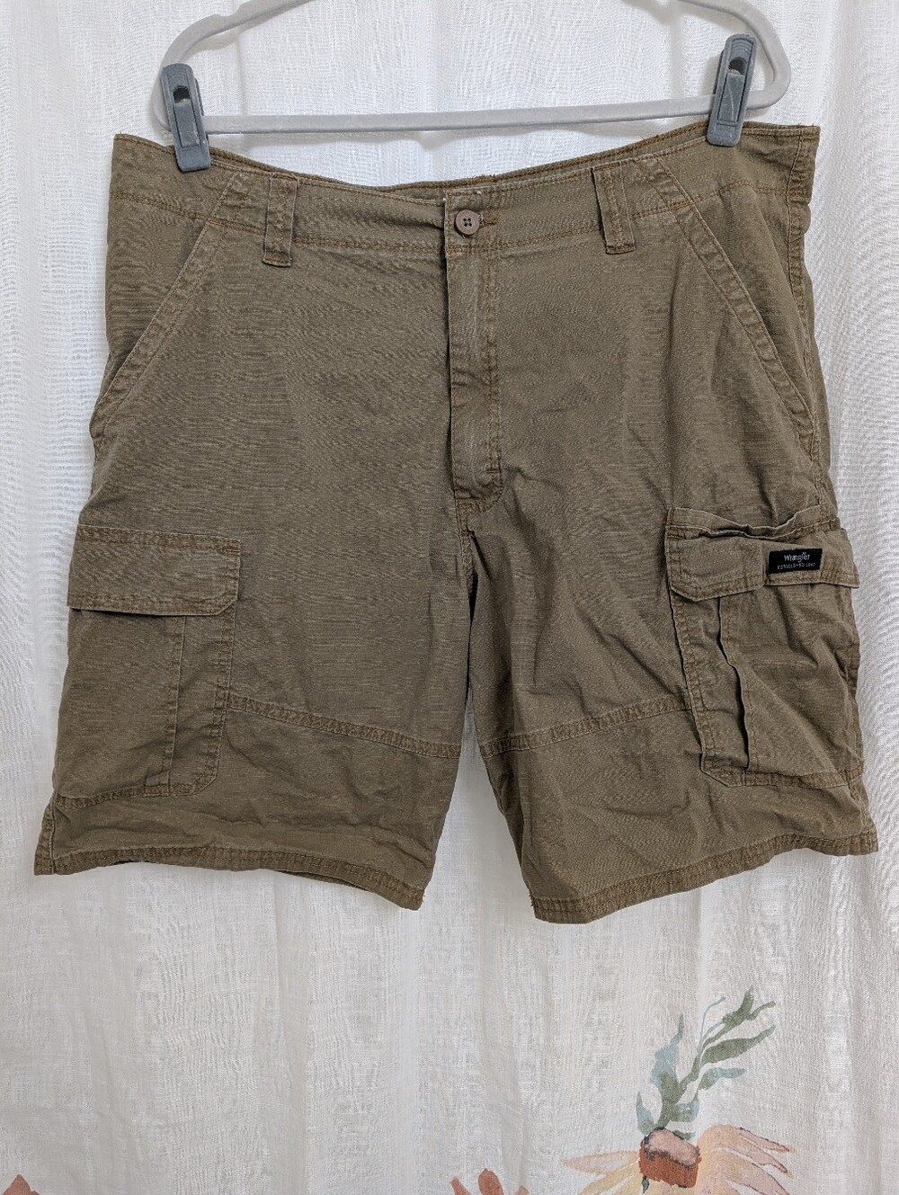Wrangler Relaxed Fit Cargo Shorts Mens Size 38 Brown Outdoor Utility Casual